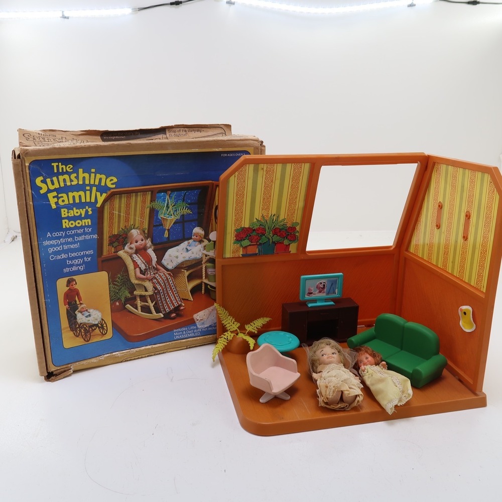 Vintage PEE WEE Dolls Uneeda 1965 Peewees 4" & Mattle Sunshine Family House Room